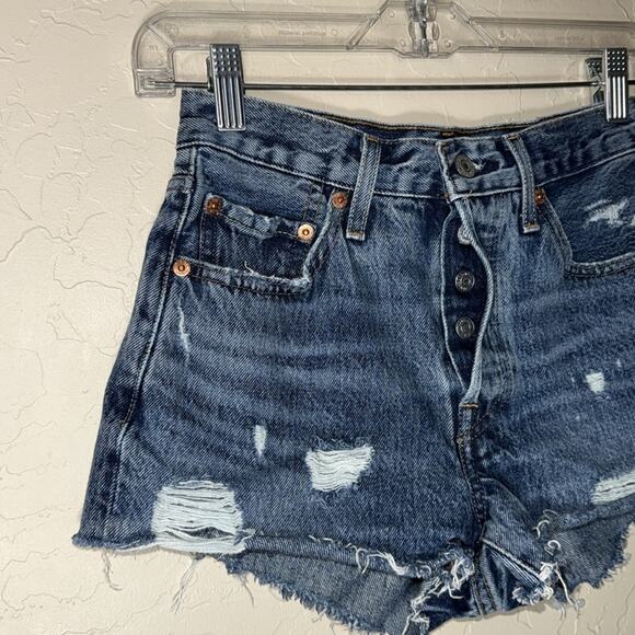 Levi’s 501 jean shorts distressed cut offs - Picture 5 of 7